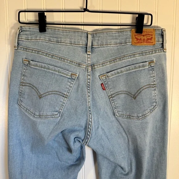 Levi’s 711 Skinny Women’s Jeans Light Wash Distressed Hem Size 29 - Picture 8 of 16